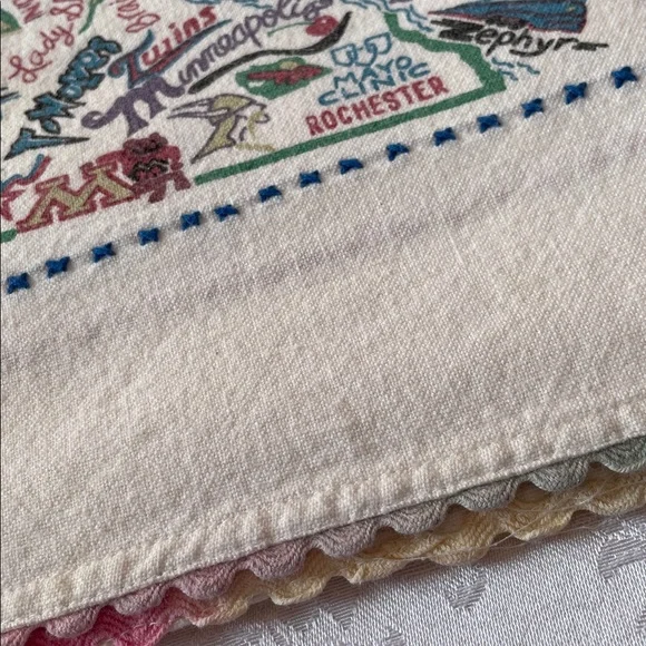 Vintage Catstudio 2004 Embroidered America/Minnesota map pillowcase. - Picture 3 of 6